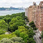 Riverside Tower Hotel 